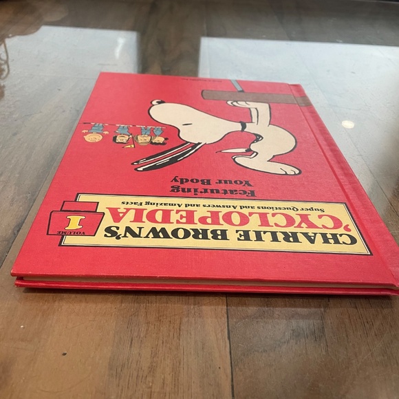 "Charlie Brown's 'Cyclopedia, Your Body: Volume 1" Hardcover Book - Picture 4 of 12